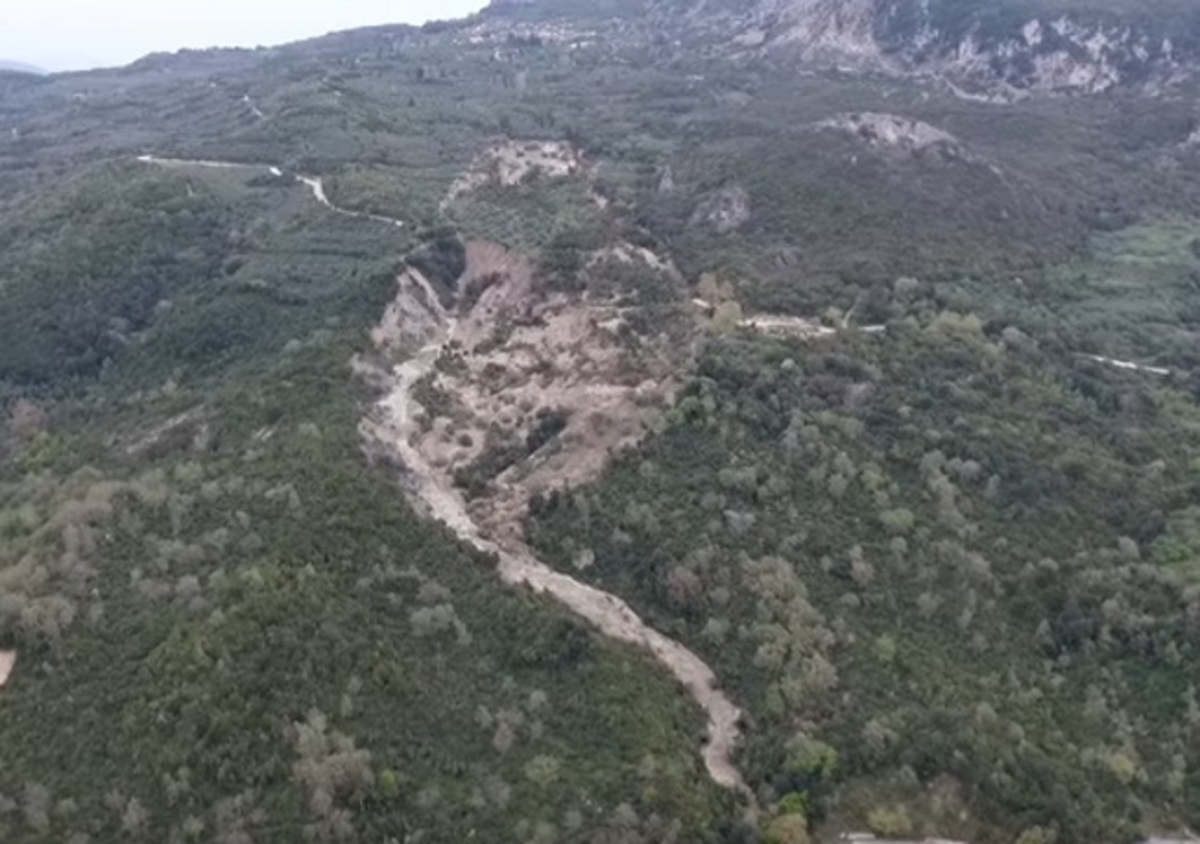 Πρέβεζα: Φόβος από τις κατολισθήσεις διαρκείας στην Κρυοπηγή – Η αλλαγή της εικόνας στην περιοχή [vids]