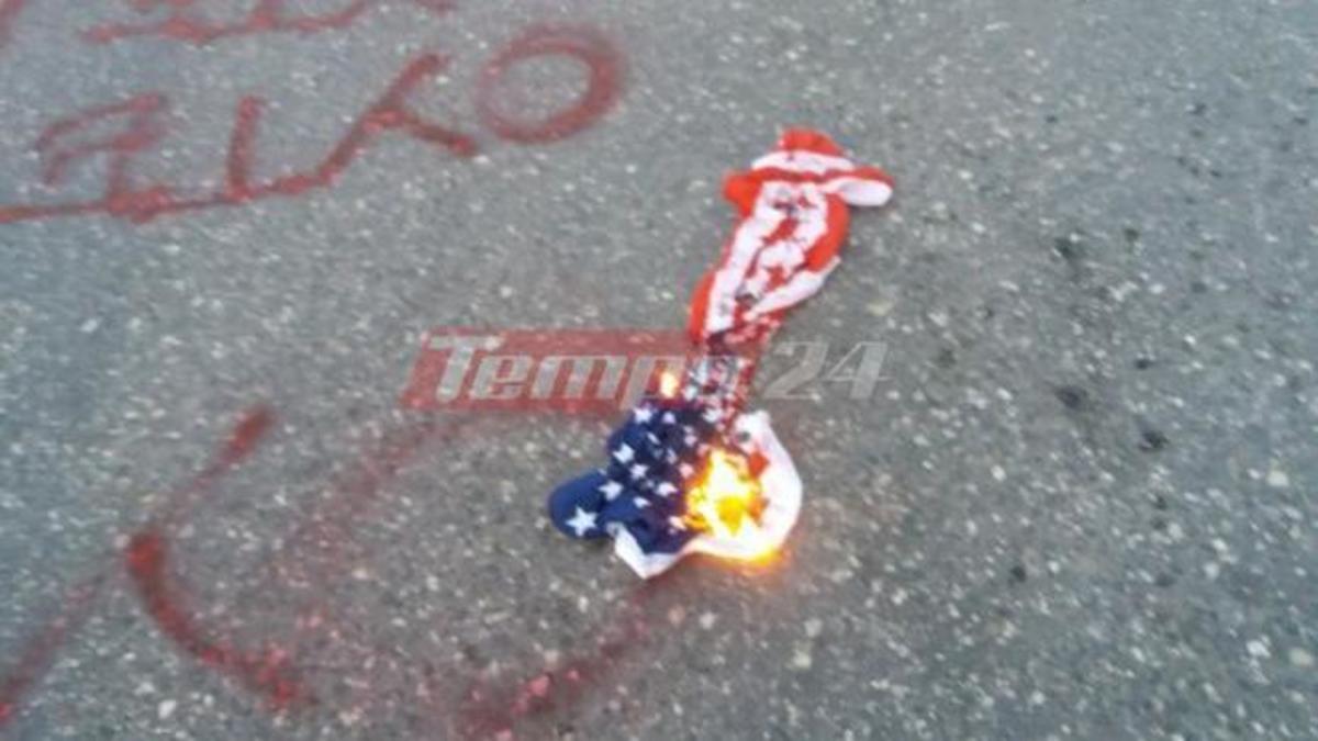 Πάτρα: Έκαψαν σημαία στο αντιιμπεριαλιστικό συλλαλητήριο [vid]