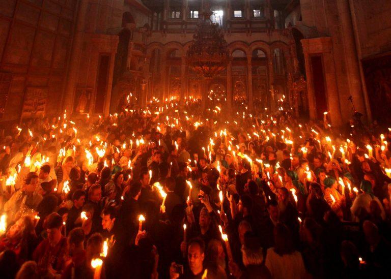 Στα Ιεροσόλυμα ελληνική αντιπροσωπεία για την Τελετή Αφής του Αγίου Φωτός