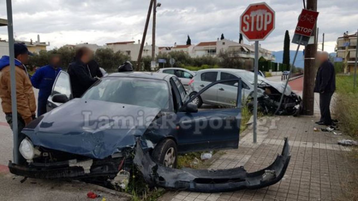 Δύο γυναίκες οδηγοί στο νοσοκομείο μετά από τροχαίο στη Λαμία [pics]