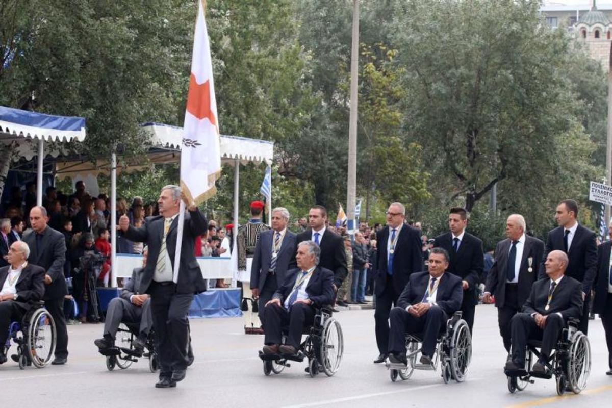 Ανάγκασαν ανάπηρο πολέμου να αποδείξει ότι… δεν έχει πόδια!