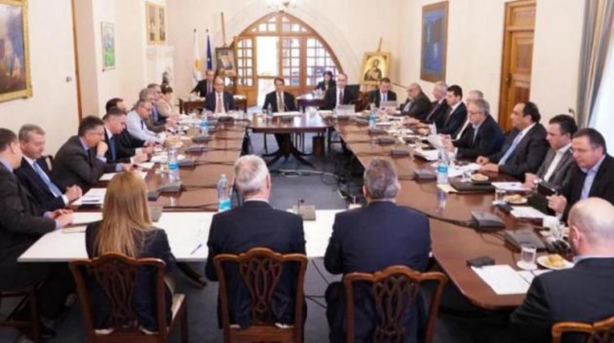 Αναστασιάδης: Ενημερώνει τους πολιτικούς αρχηγούς για το δείπνο με Ακιντζί