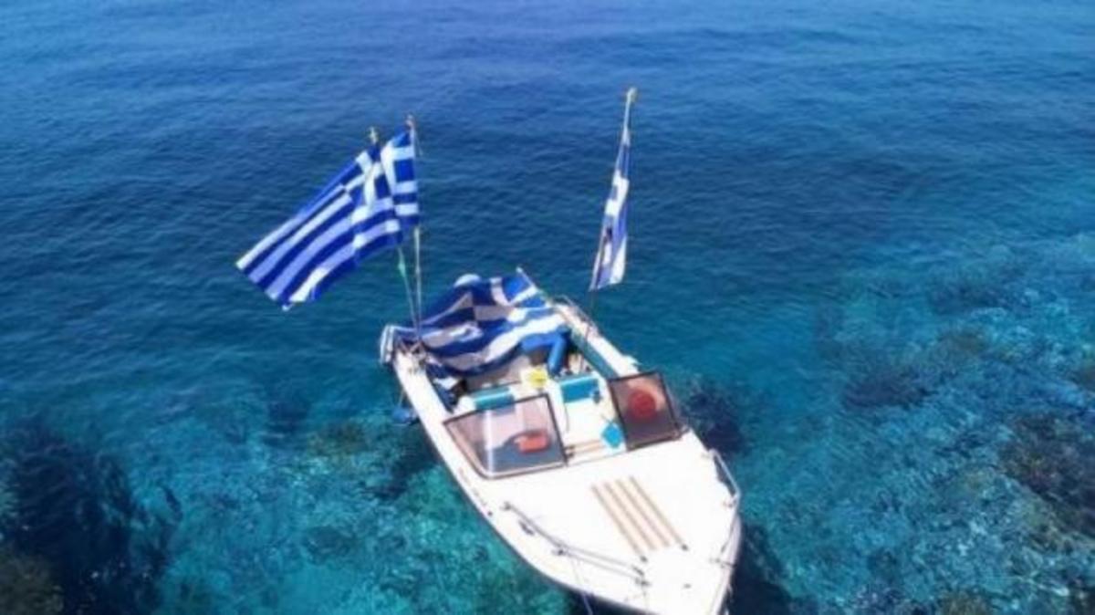 Φούρνοι: Η ελληνική σημαία υπάρχει ακόμα στον “Μικρό Ανθρωποφάγο” [vid]