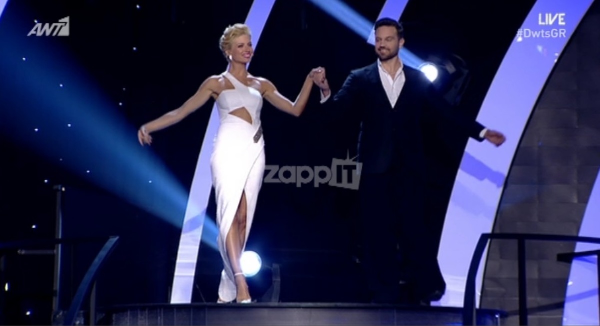 Εκθαμβωτική η Αραβανή! Βγήκε μαυρισμένη και ντυμένη στα λευκά στο Dancing!