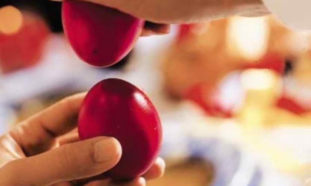 Γιατί τσουγκρίζουμε κόκκινα αυγά το Πάσχα