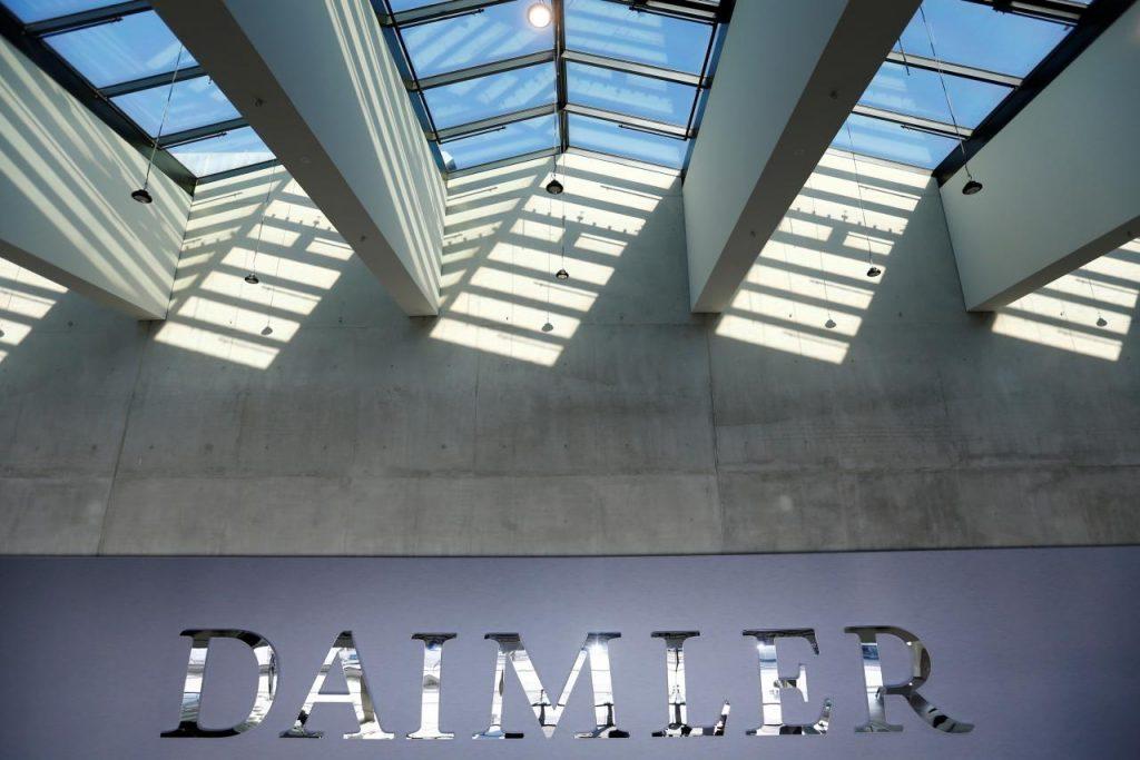 H Daimler μπορεί να αγοράσει μερίδιο της Volvo