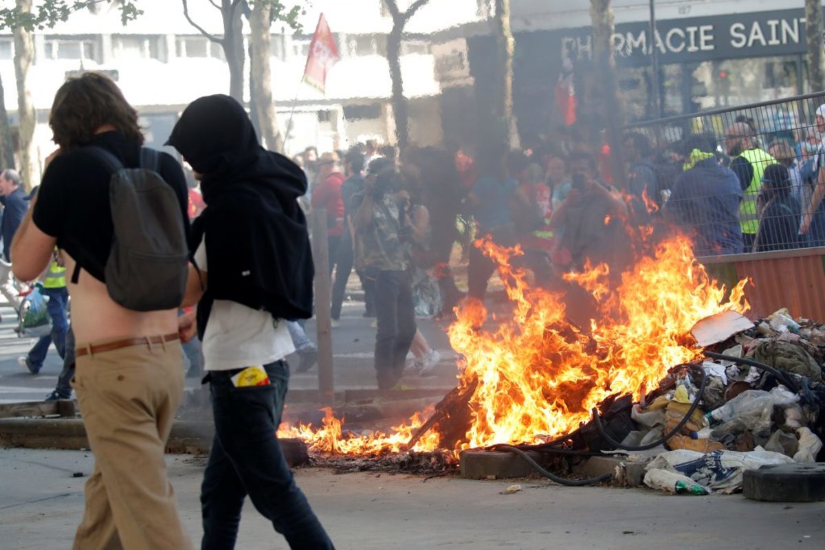 Σοβαρά επεισόδια σε διαδήλωση συνδικάτων στο Παρίσι [pics]