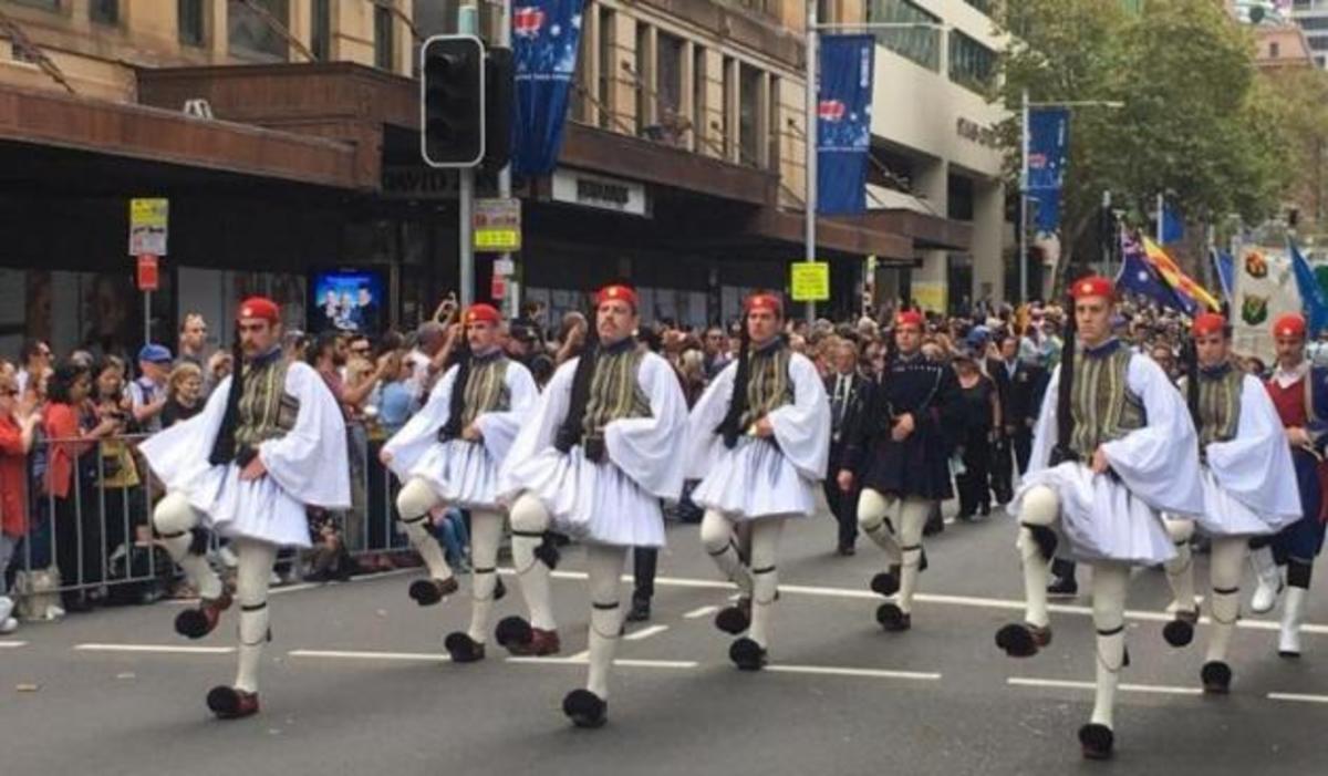 Συγκίνησαν οι Εύζωνες στο Σίδνεϊ [vid]