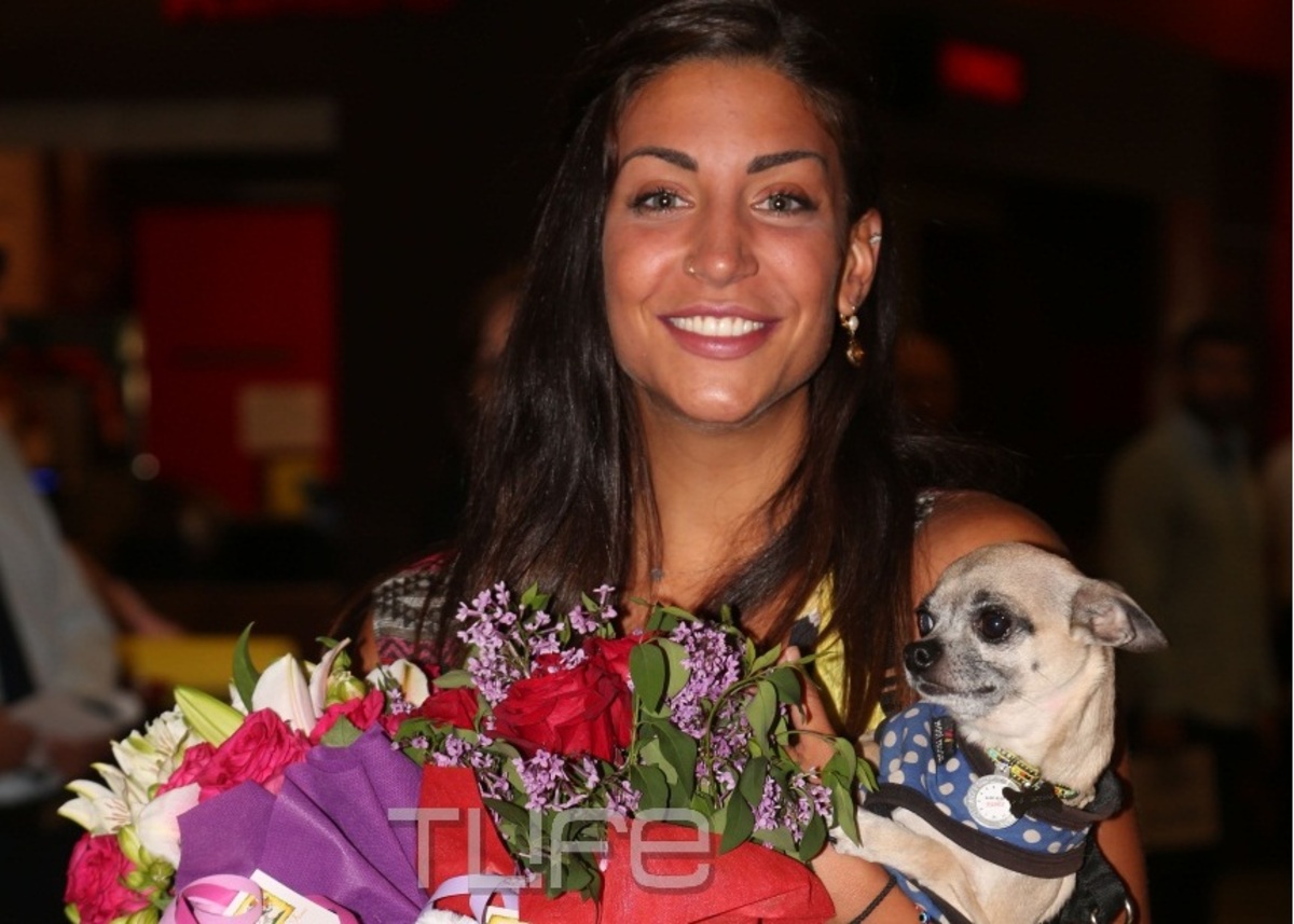 Επέστρεψε στην Ελλάδα η Φελίσια Λαπάτη! Συγκίνηση στο αεροδρόμιο – Φωτογραφίες