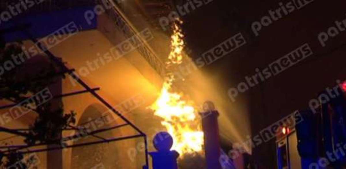 Ηλεία: Ανεξέλεγκτη η φωτιά κατακαίει τα πάντα στο πέρασμα της! Εκκενώθηκαν τα πρώτα σπίτια