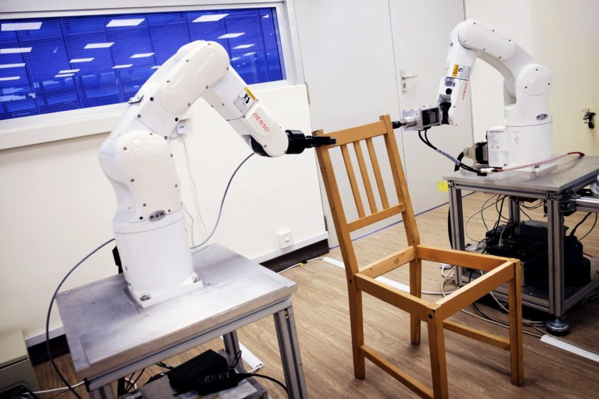 Μπορεί ένα ρομπότ να συναρμολογήσει πιο γρήγορα μια καρέκλα ΙΚΕΑ; [vid]