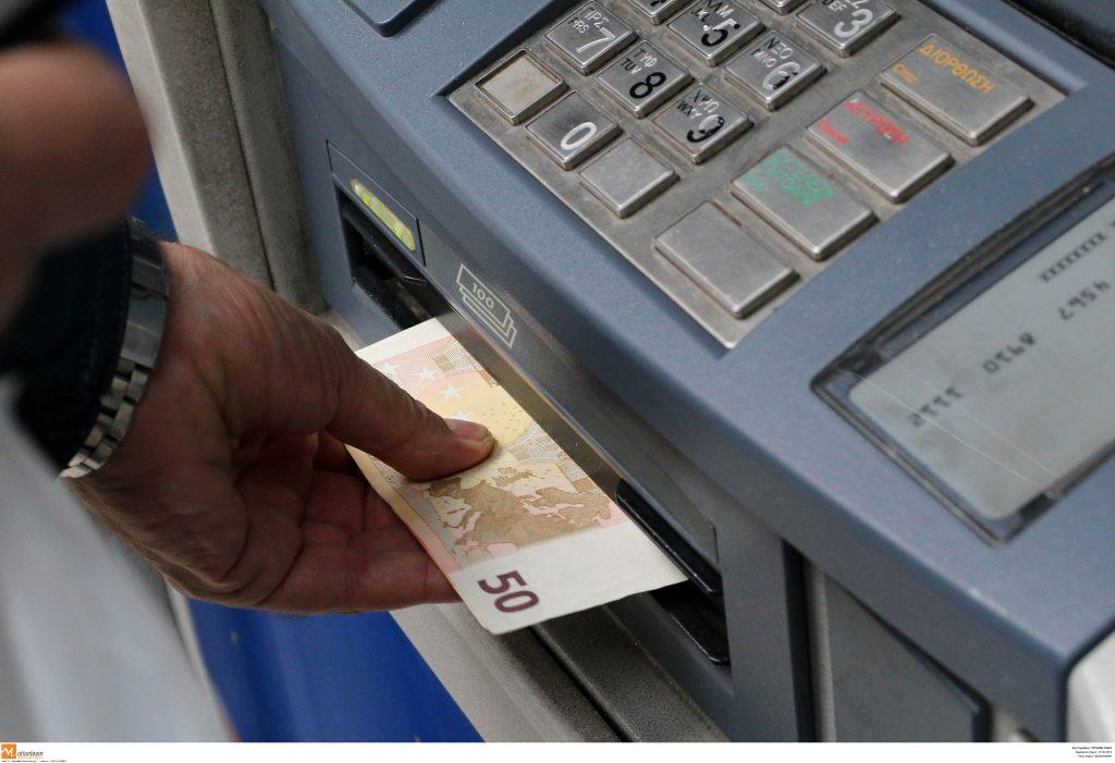 Handelsblatt: Οι ελληνικές τράπεζες περνούν το stress test