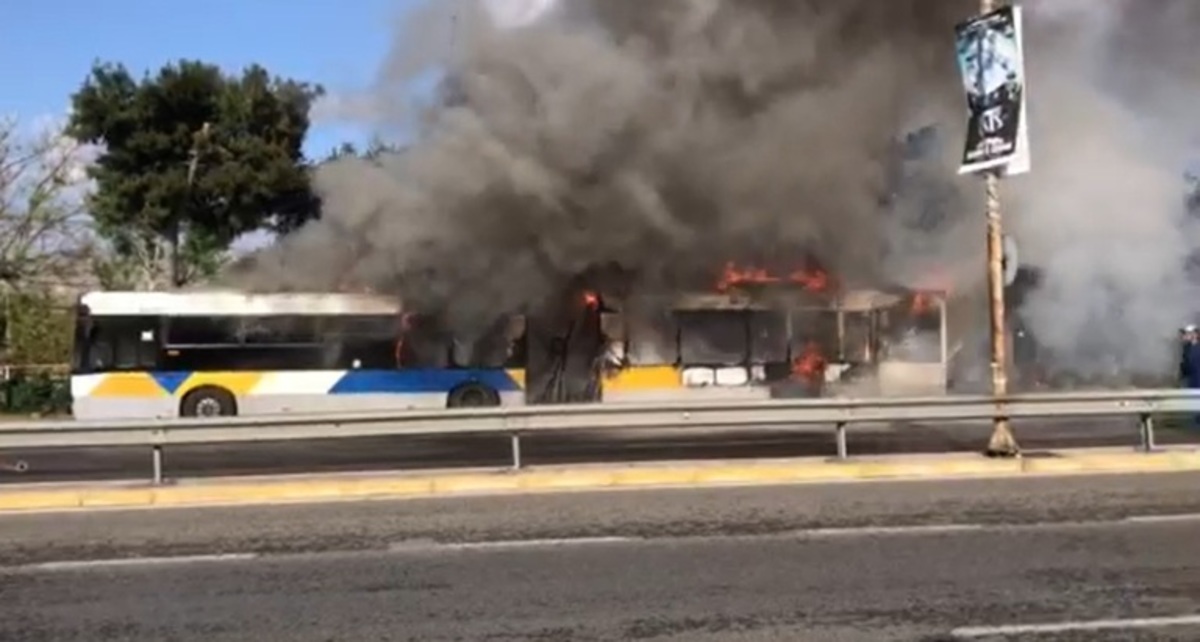 Φωτιά σε λεωφορείο γεμάτο με κόσμο στην Ποσειδώνος! [pic]