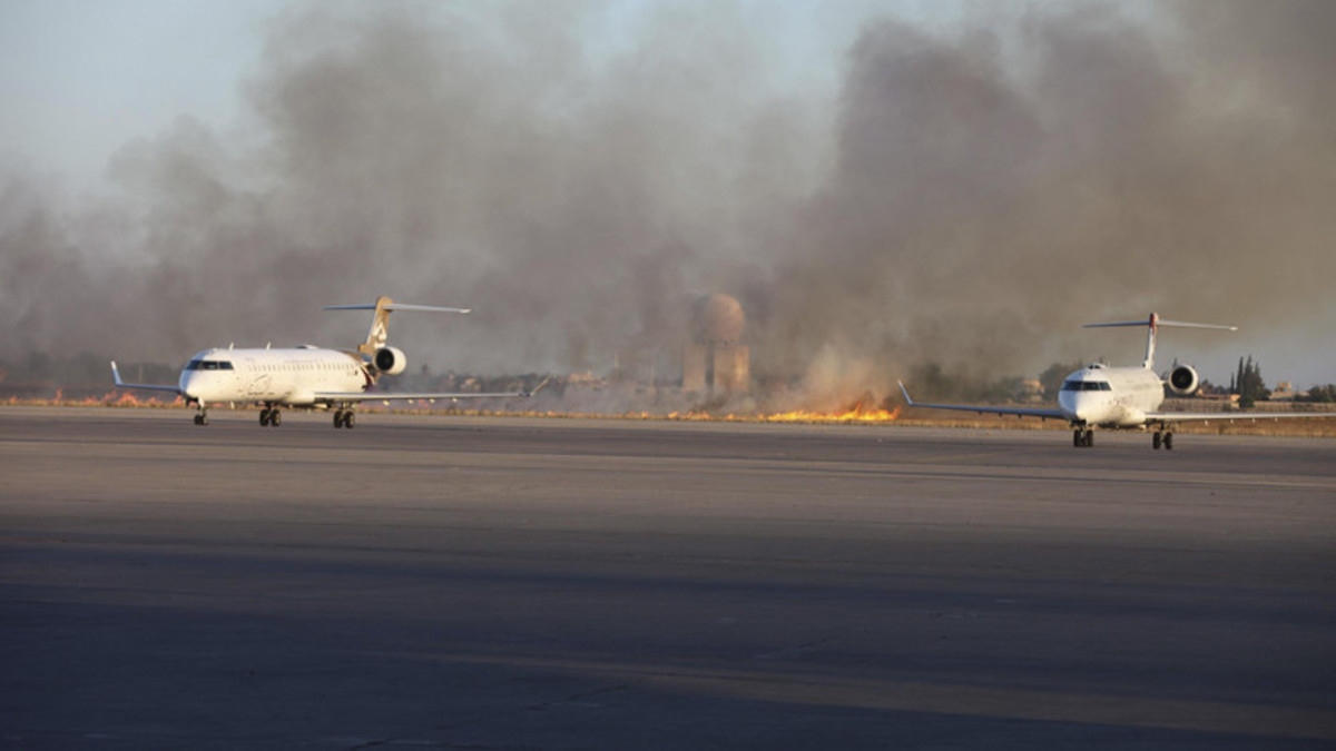 Λιβύη: Βομβαρδισμός στο αεροδρόμιο της Τρίπολης – Χτυπήθηκε αεροπλάνο