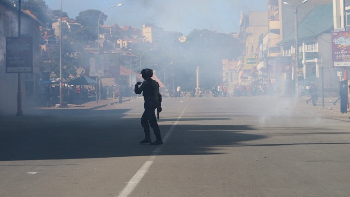 Σφοδρές συγκρούσεις στην Μαδαγασκάρη για τον εκλογικό νόμο – Ένας νεκρός και 16 τραυματίες