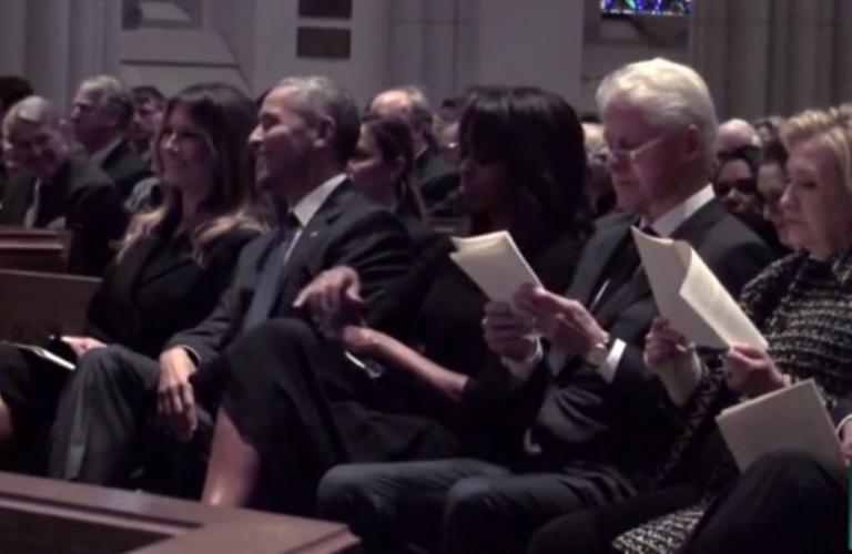 Τα… “γελάκια” Μελάνια – Ομπάμα στην κηδεία της Μπάρμπαρα Μπους – Τους τα “έκοψε” η Μισέλ [pics, vid]
