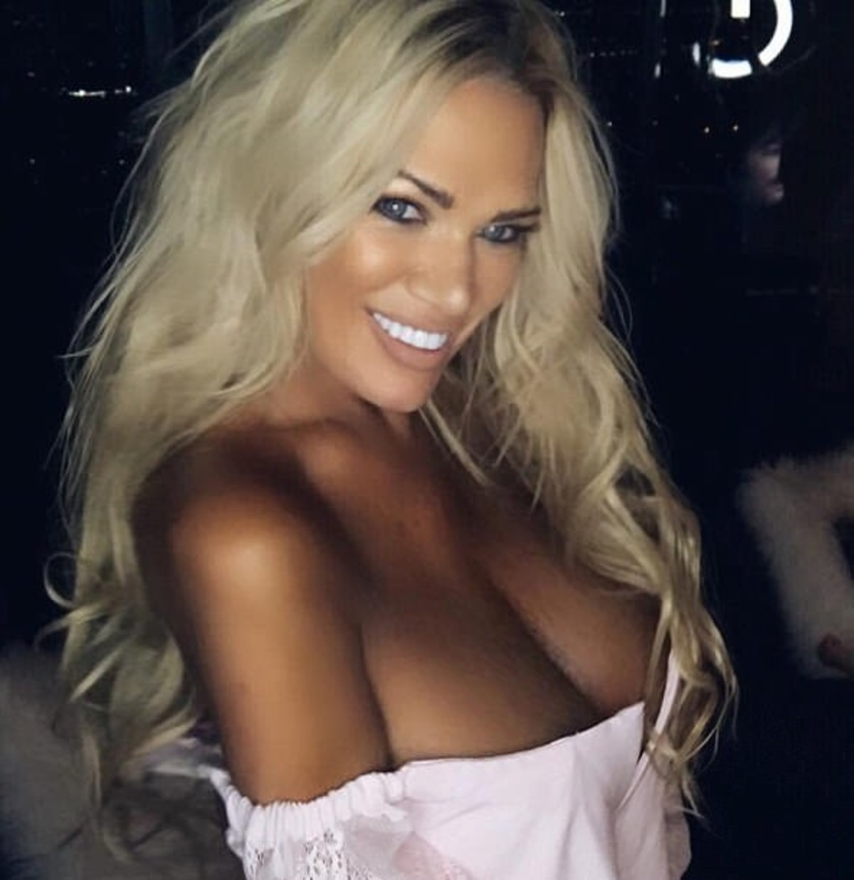 Δεν θα πιστεύετε πόσο χρονών είναι η σεξοβόμβα της φωτογραφίας! Είναι ήδη γιαγια! [pics]