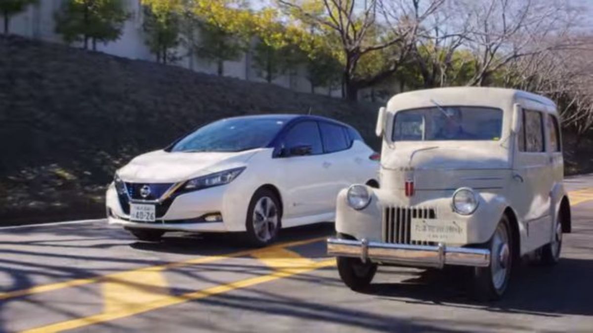 Δύο ηλεκτρικά Nissan με διαφορά 70 χρόνων [vid]