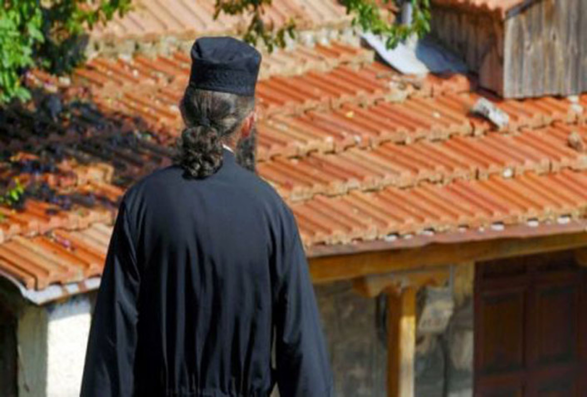 Οργή στο Αγρίνιο: Παπάς αρνήθηκε να τελέσει την κηδεία γυναίκας