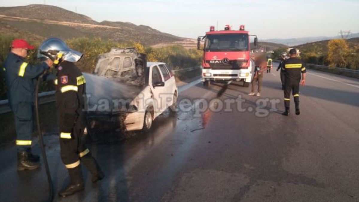 Λαμία: Άρπαξε το μωρό του και βγήκαν από το αυτοκίνητο την τελευταία στιγμή!