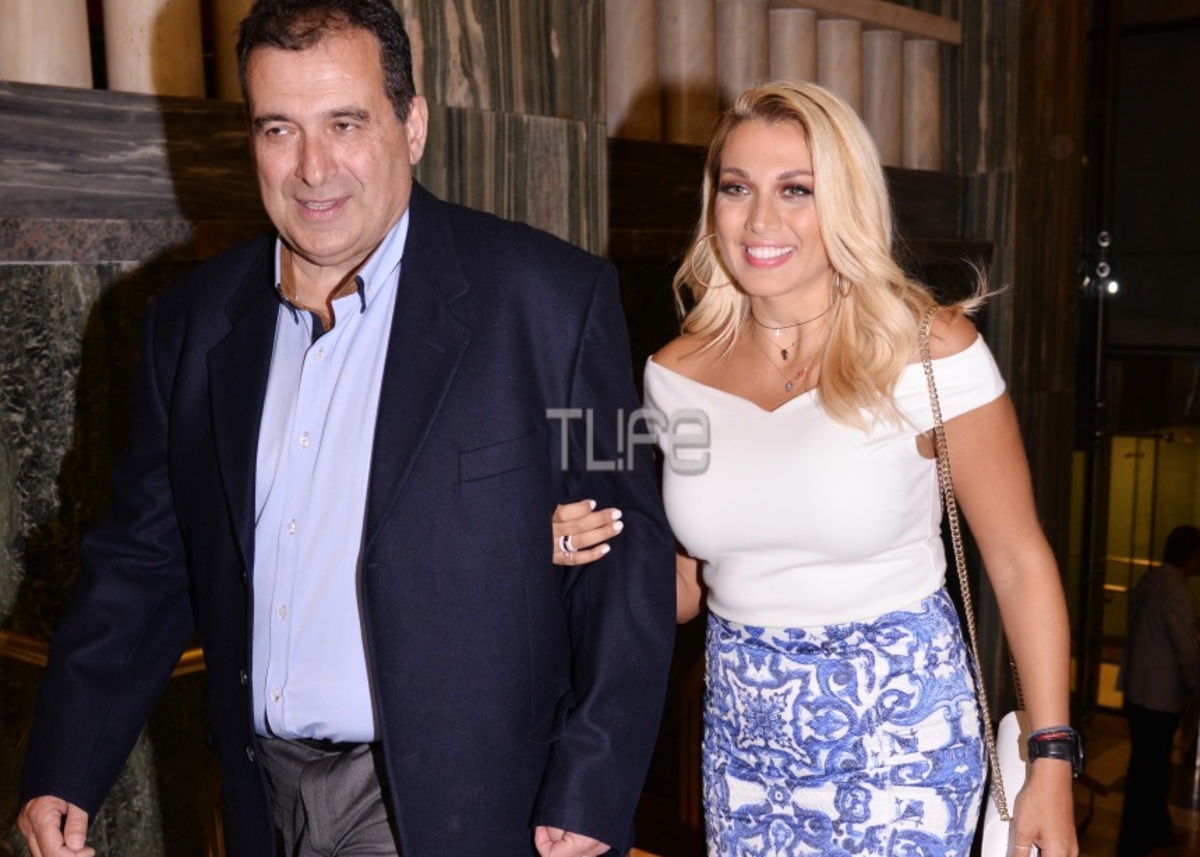Κωνσταντίνα Σπυροπούλου: Στο θέατρο συνοδευόμενη από τον μπαμπά της [pics]
