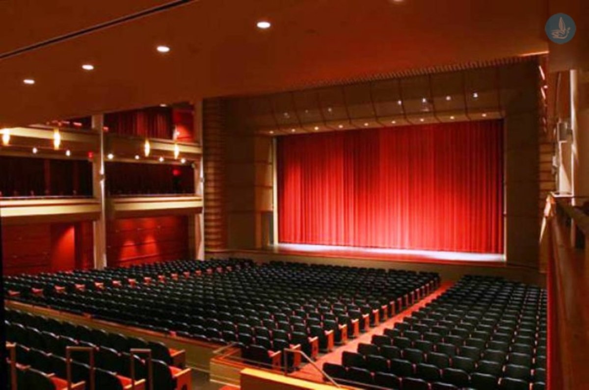 «Πούλησα τρία διαμερίσματα για τα λούσα μου! Τώρα να μου δώσεις λεφτά, θα τα φάω»