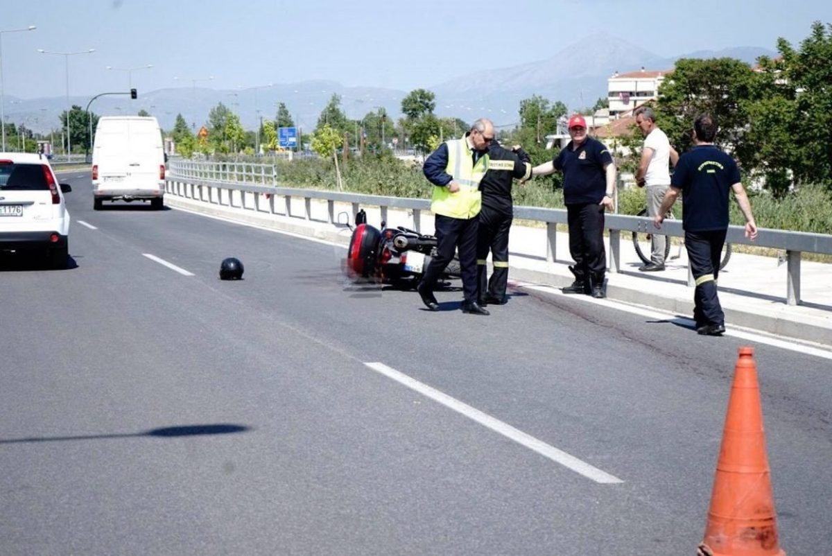 Φρικτό τροχαίο στη Λάρισα! Ακρωτηριάστηκε το πόδι μοτοσικλετιστή [pics]