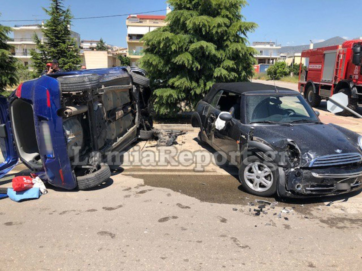 Λαμία: Παραβίασε το stop και ακολούθησαν αυτές οι εικόνες – Οδηγός βγήκε από το πορτ μπαγκάζ!