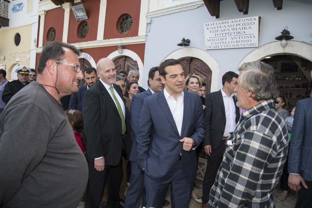 Φόρος τιμής από Τσίπρα στην “Κυρά της Ρω” – Η επίσκεψη στο νησί και η ιδιαίτερη αναφορά του πρωθυπουργού