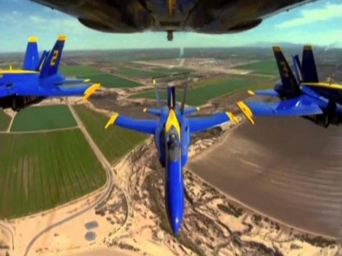 Φαντασμαγορικό! Οι “Μπλε Άγγελοι” χορεύουν στους αιθέρες με μουσική υπόκρουση Van Halen! [vid]