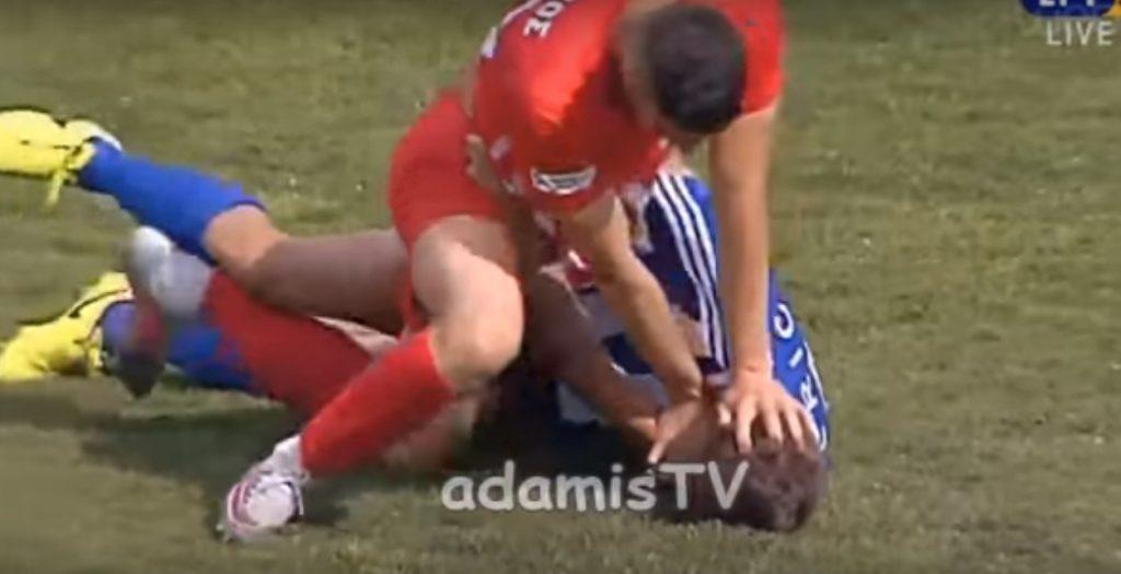 Απίστευτη “λαβή” πάλης στη Football League! [vid]