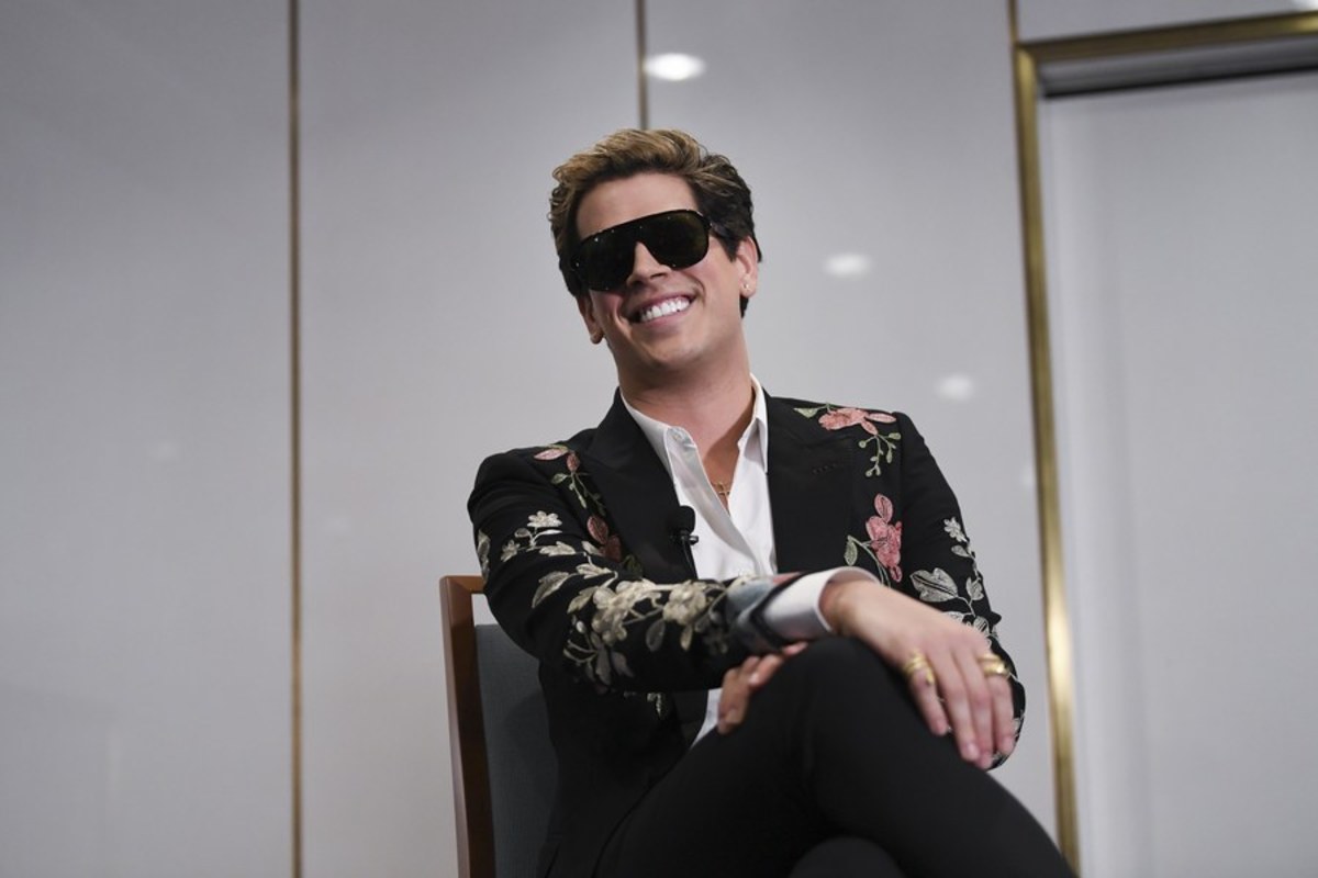 Milo Yiannopoulos: Τον ανάγκασαν να φύγει από μπαρ – «Απόβρασμα των Ναζί βγες έξω!»