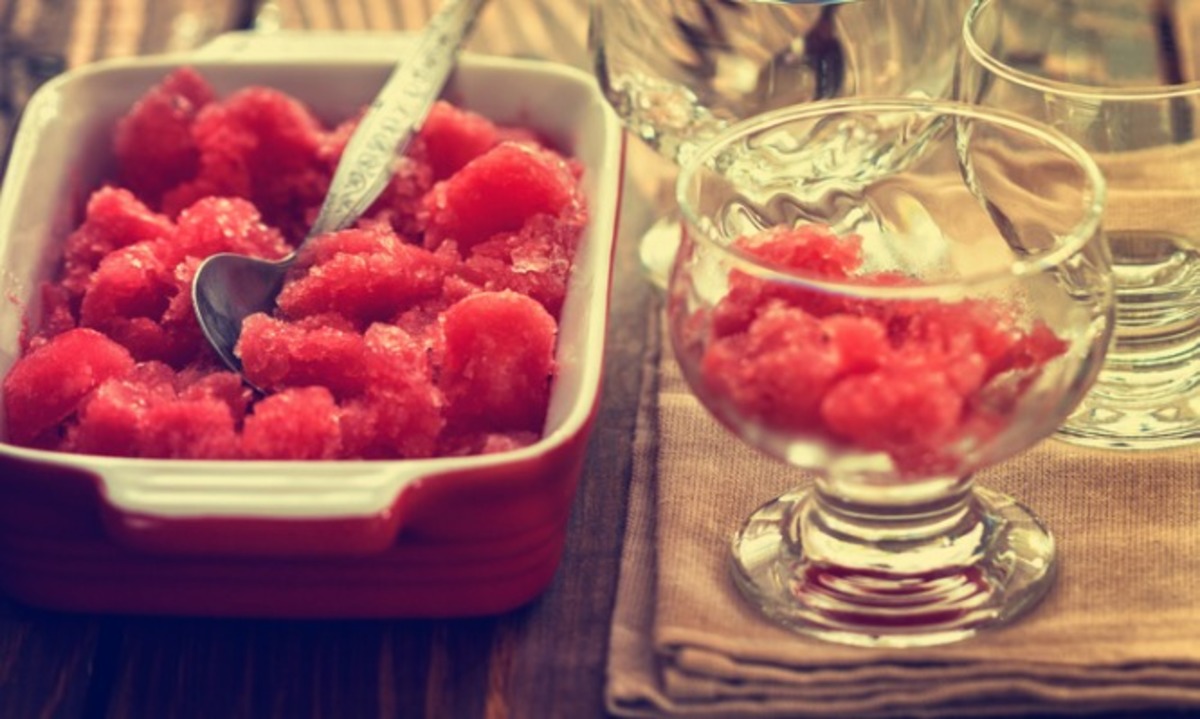 Πώς θα φτιάξετε υγιεινό καλοκαιρινό σορμπέ από καρπούζι!