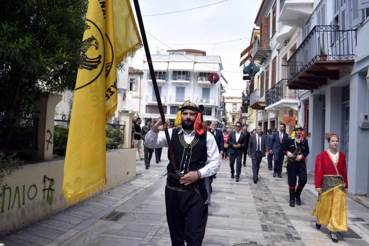 Ναύπλιο: Έτσι τίμησαν τα θύματα της Γενοκτονίας των Ποντίων – Συγκίνηση στην παλιά πόλη [pics]