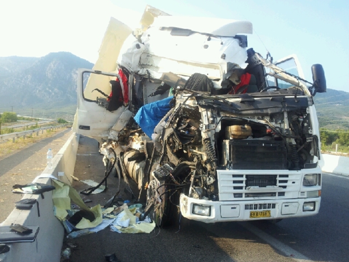 Σύγκρουση φορτηγών στην Εγνατία – Δύο τραυματίες