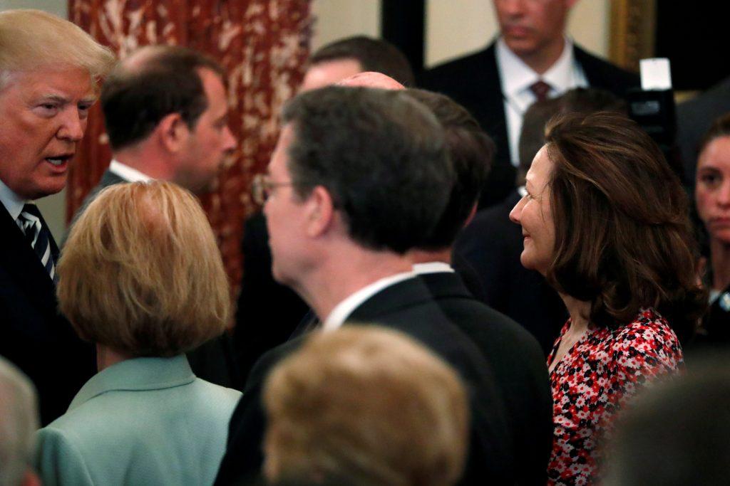 Τραμπ: Στηρίζει γυναίκα υποψήφια για το τιμόνι στην CIA