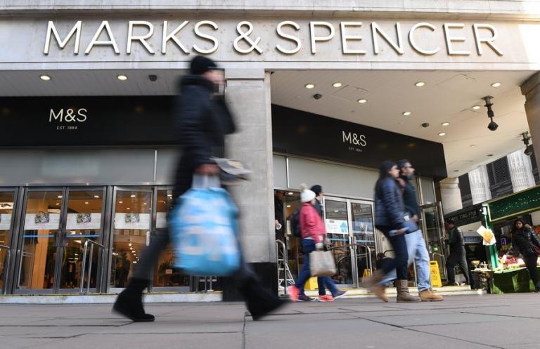 Marks & Spencer: Λουκέτο σε 100 καταστήματα