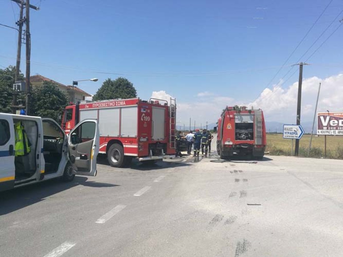 Τραγωδία στη Λάρισα: Δύο νεκροί, τρεις τραυματίες σε τροχαίο [pics]
