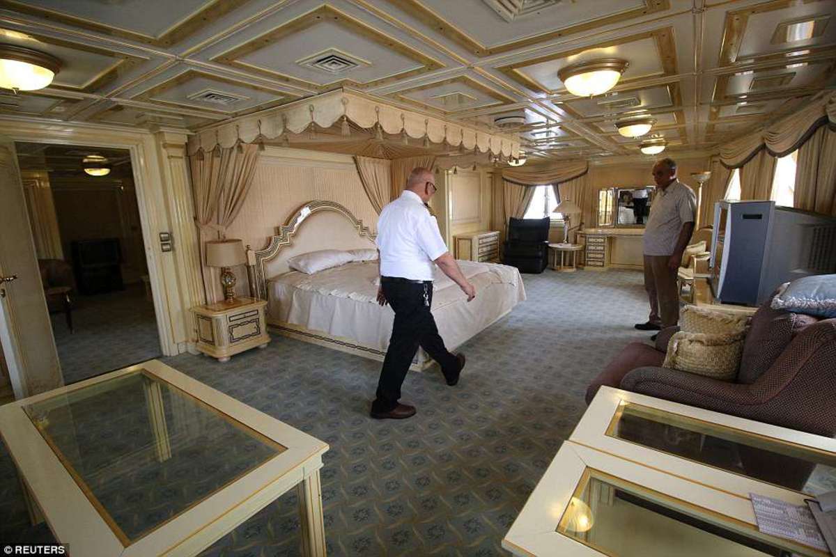 Μέσα στο πλωτό παλάτι του Σαντάμ Χουσεΐν