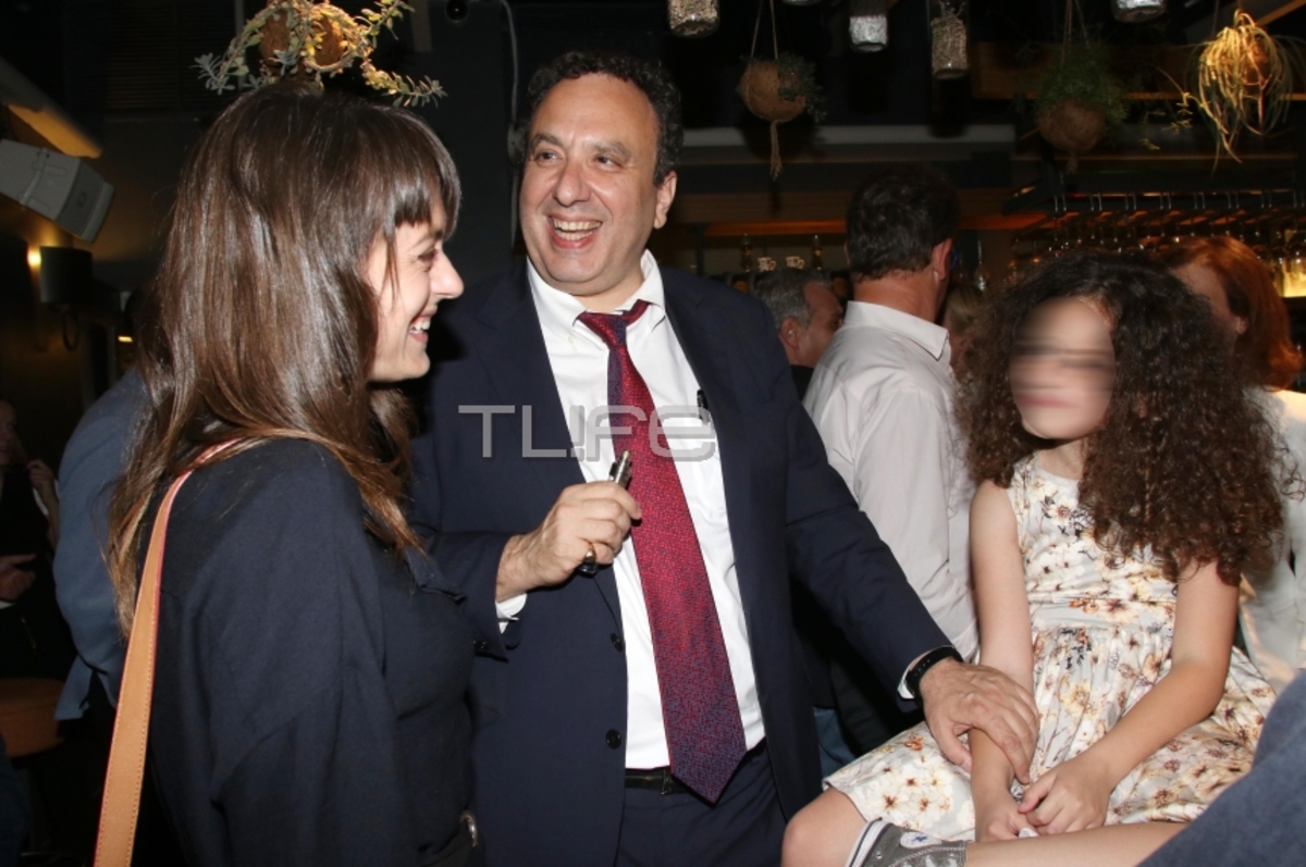 Χρήστος Χωμενίδης: Στο πλευρό του η κόρη του Νίκη και η σύντροφός του Γωγώ Μπρέμπου! [pics]
