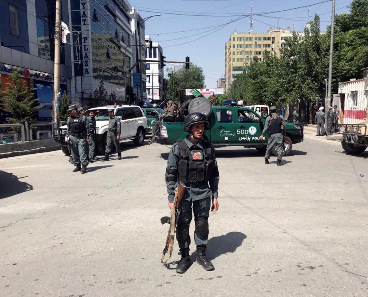 Αφγανιστάν: Πεδίο μάχης ξανά η Καμπούλ – Βόμβες, εκρήξεις και ανταλλαγή πυρών