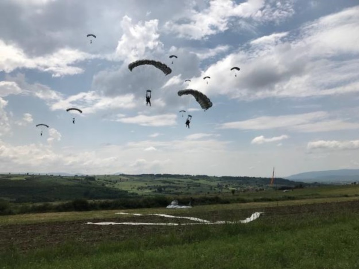 Εικόνες δέους από τη συνεκπαίδευση Ελλήνων και Σέρβων κομάντο!