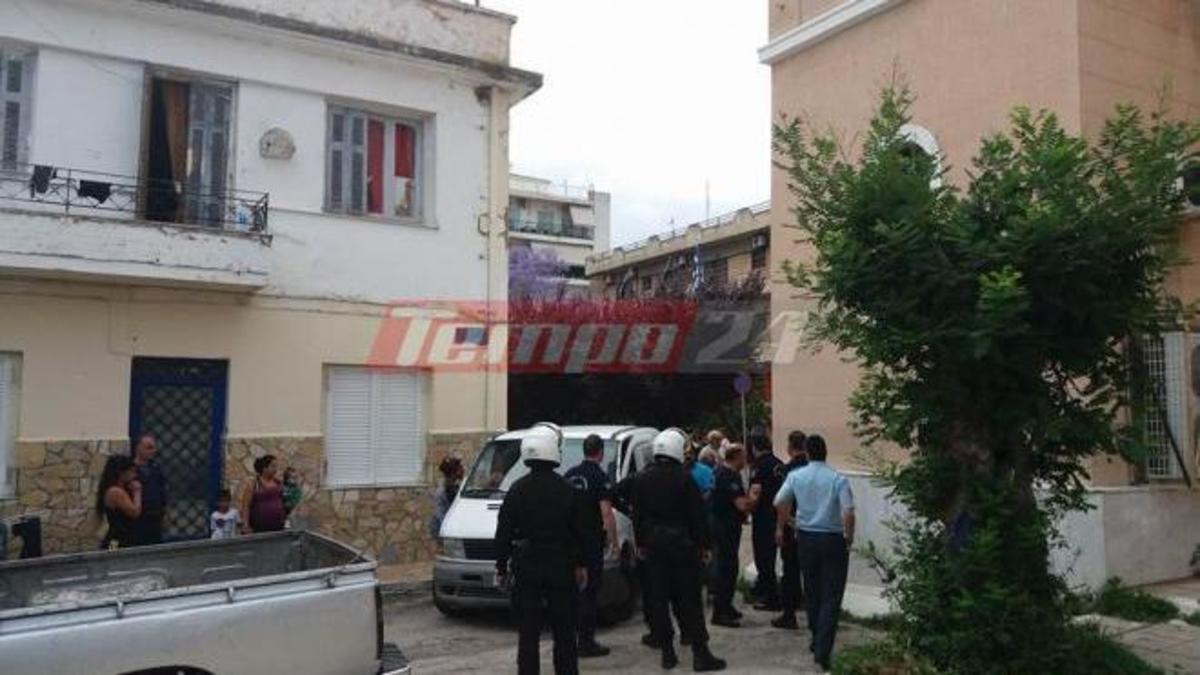 Πάτρα: 30 αστυνομικοί προσπαθούσαν να χωρίσουν τους εξαγριωμένους τσιγγάνους [vid]