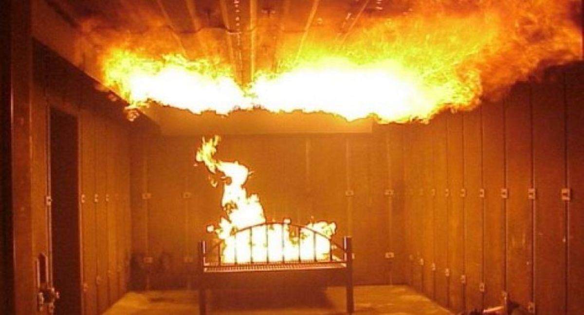 Τον «τσάκωσε»με άλλη στο σπίτι τους και πυρπόλησε τα πάντα στο διάβα της!