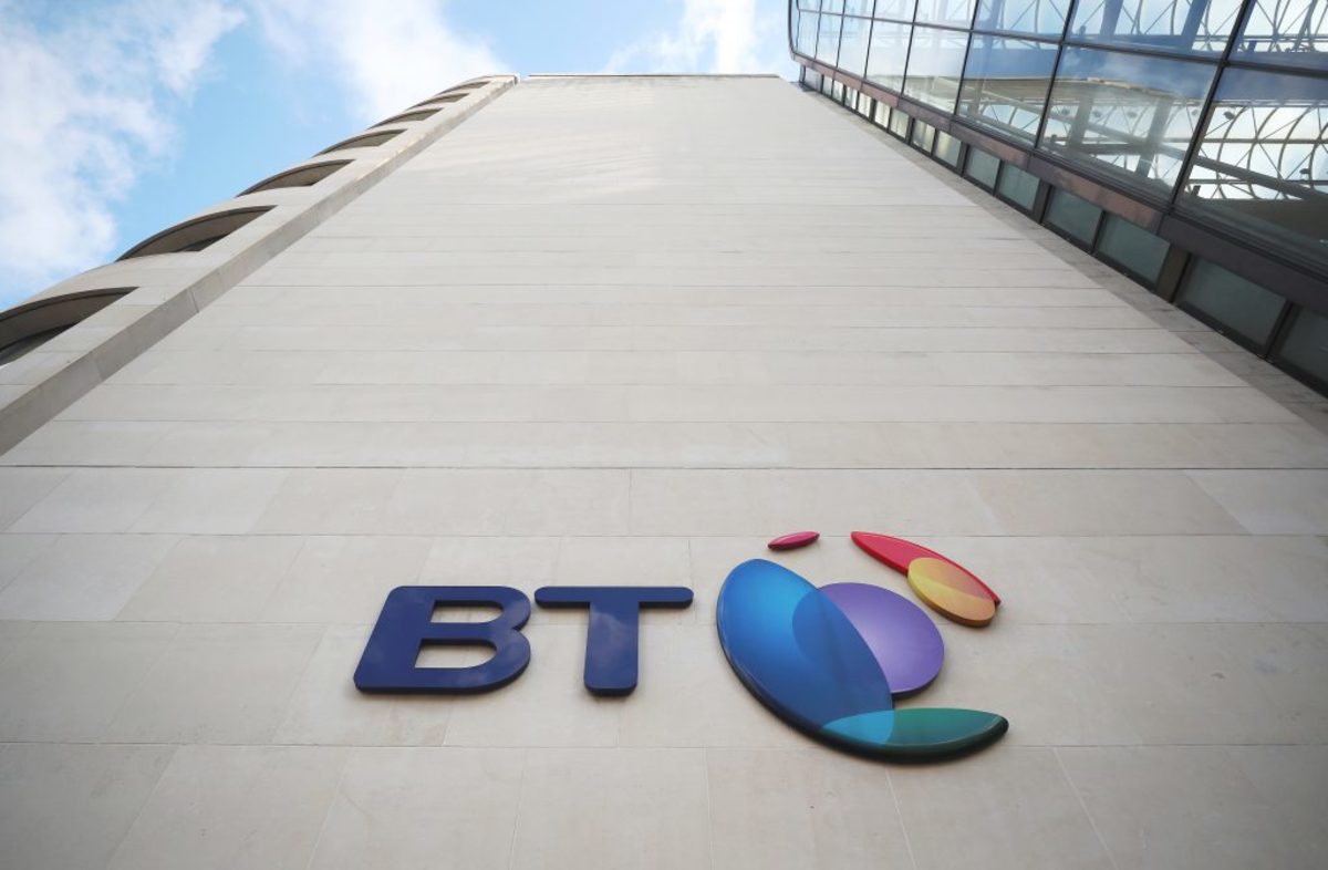 Σοκ στις τηλεπικοινωνίες – Η British Telecom κόβει 13.000 θέσεις εργασίας
