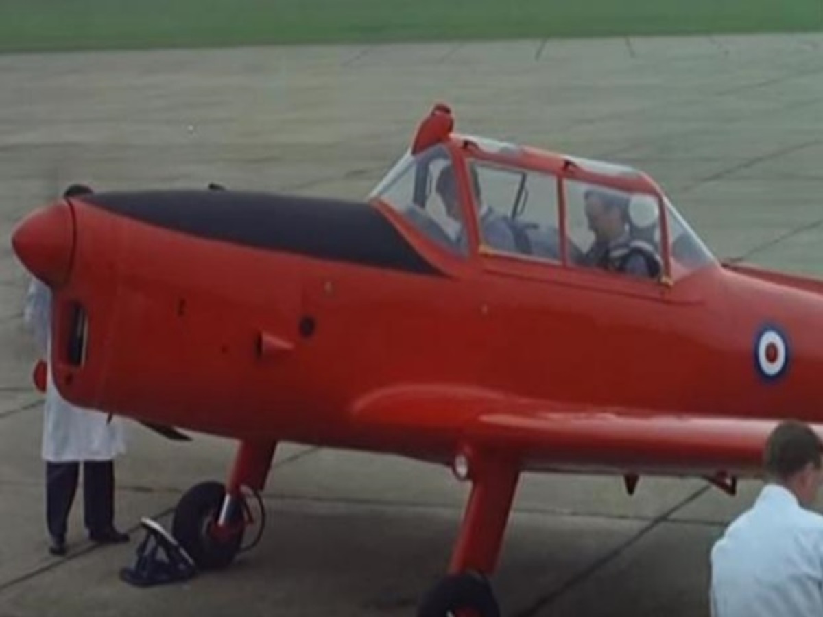 Όταν ο πρίγκιπας Κάρολος εκπαιδευόταν ως πιλότος της RAF – Βίντεο ντοκουμέντο