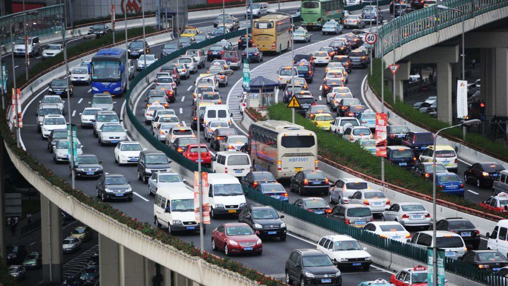 Η Κίνα μειώνει 10% τους δασμούς στις εισαγωγές αυτοκινήτων