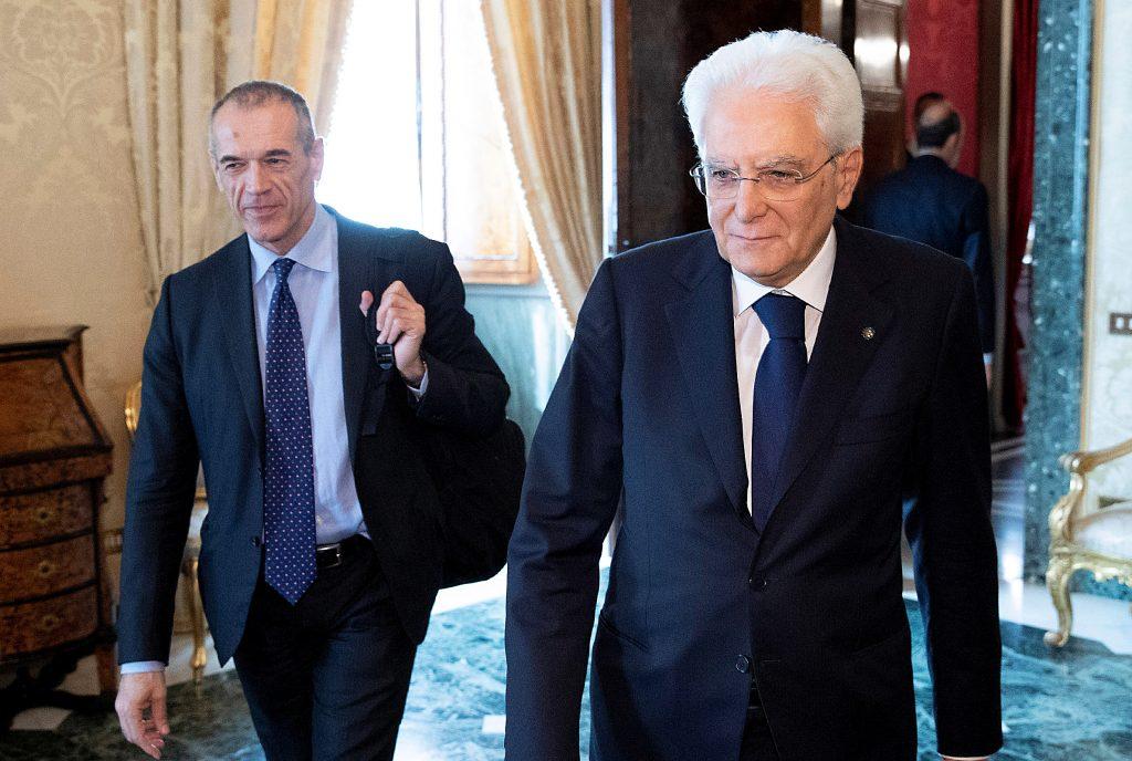 Ιταλία: Δεν ανακοίνωσε τους υπουργούς της κυβέρνησής του ο Κοτταρέλλι – Προς άμεση διάλυση του κοινοβουλίου
