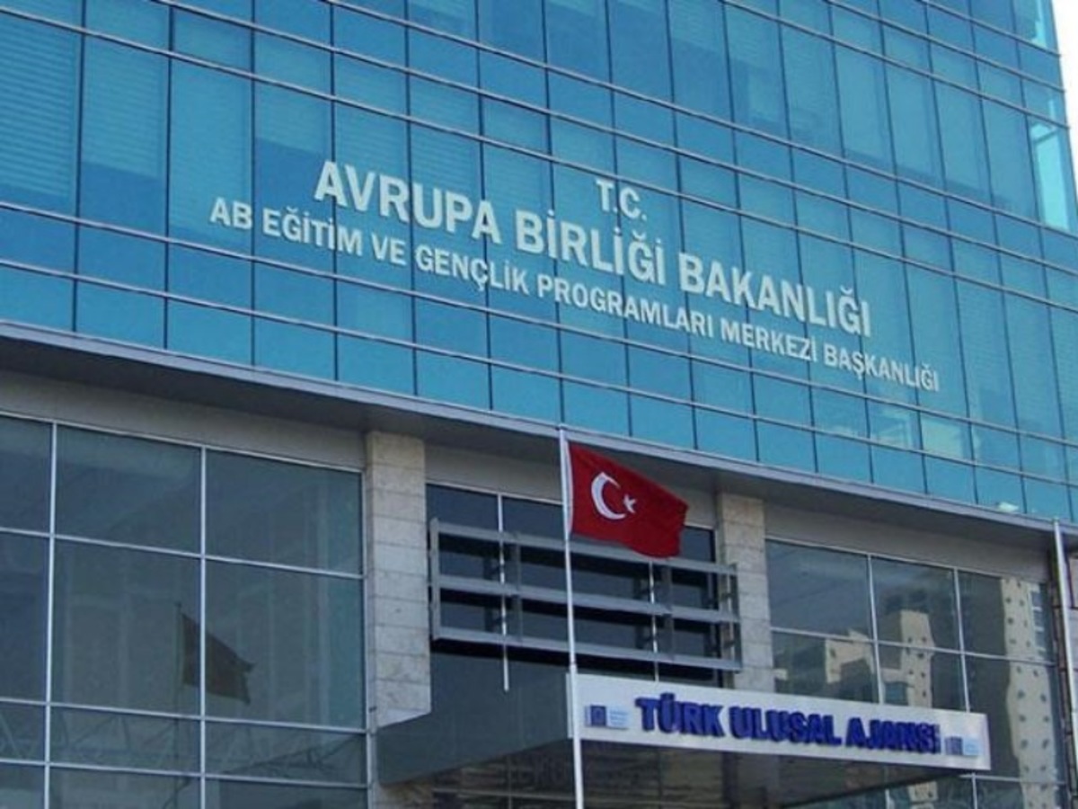 Ο Ερντογάν βάζει “λουκέτο” στο Υπουργείο Ευρωπαϊκής Ένωσης