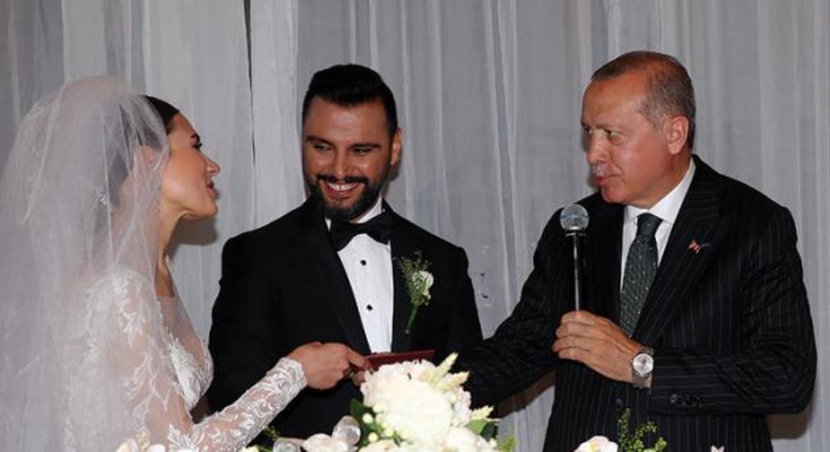 Ερντογάν: Έγινε κουμπάρος με Τούρκο σελέμπριτι – Κάντε παιδιά το νέο φιρμάνι